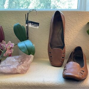 Women's Brown Flats